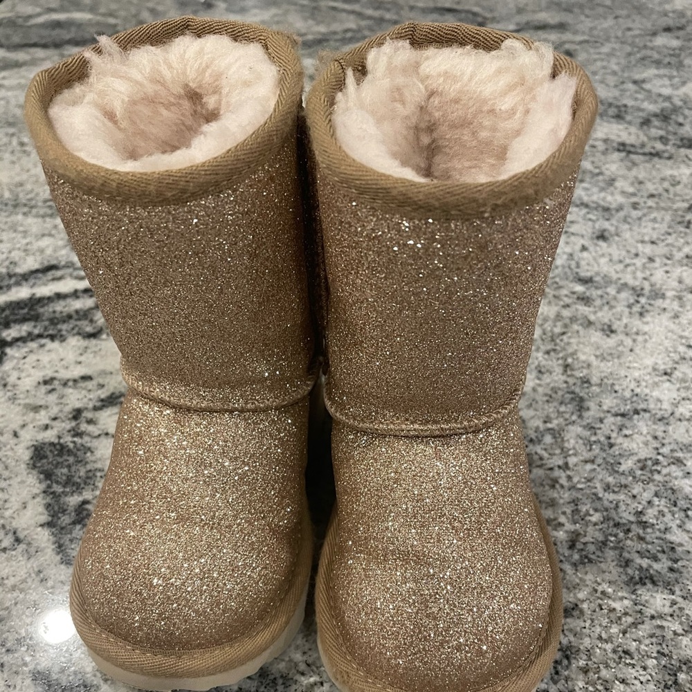 Girls Classic Glitter Ugg Boots.